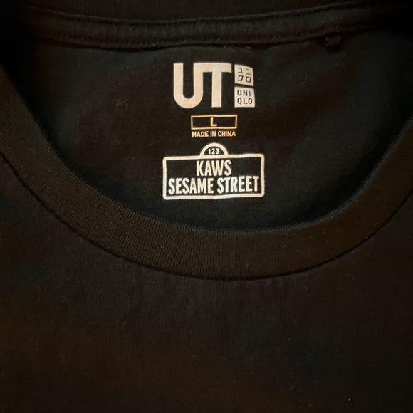 Kaws X Uniqlo X Sesame Street BFF Elmo Tee NWOT - Picture 5 of 7
